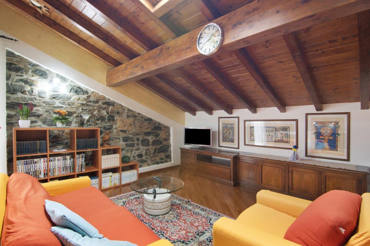 Ferienwohnung La Mansarda Di Eros E Tiziana Lanzo dʼIntelvi Exterior foto