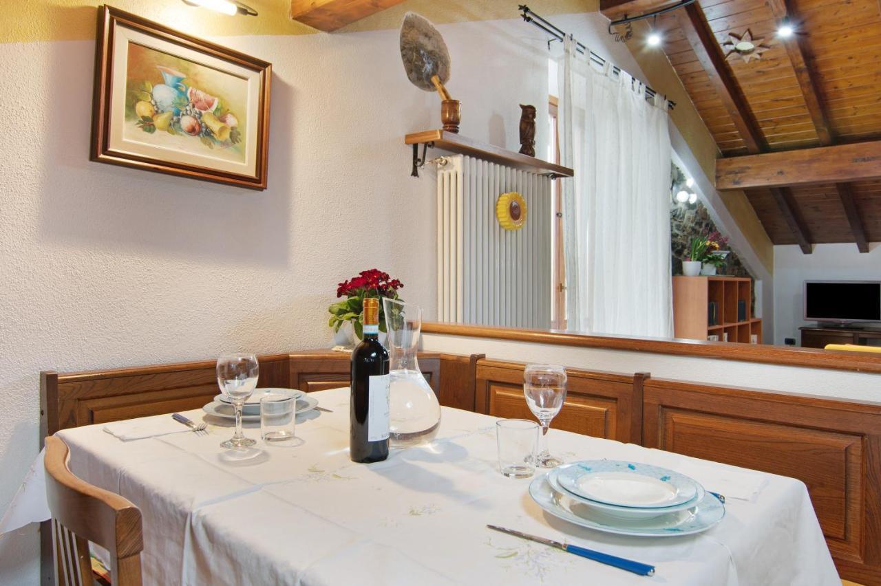 Ferienwohnung La Mansarda Di Eros E Tiziana Lanzo dʼIntelvi Exterior foto