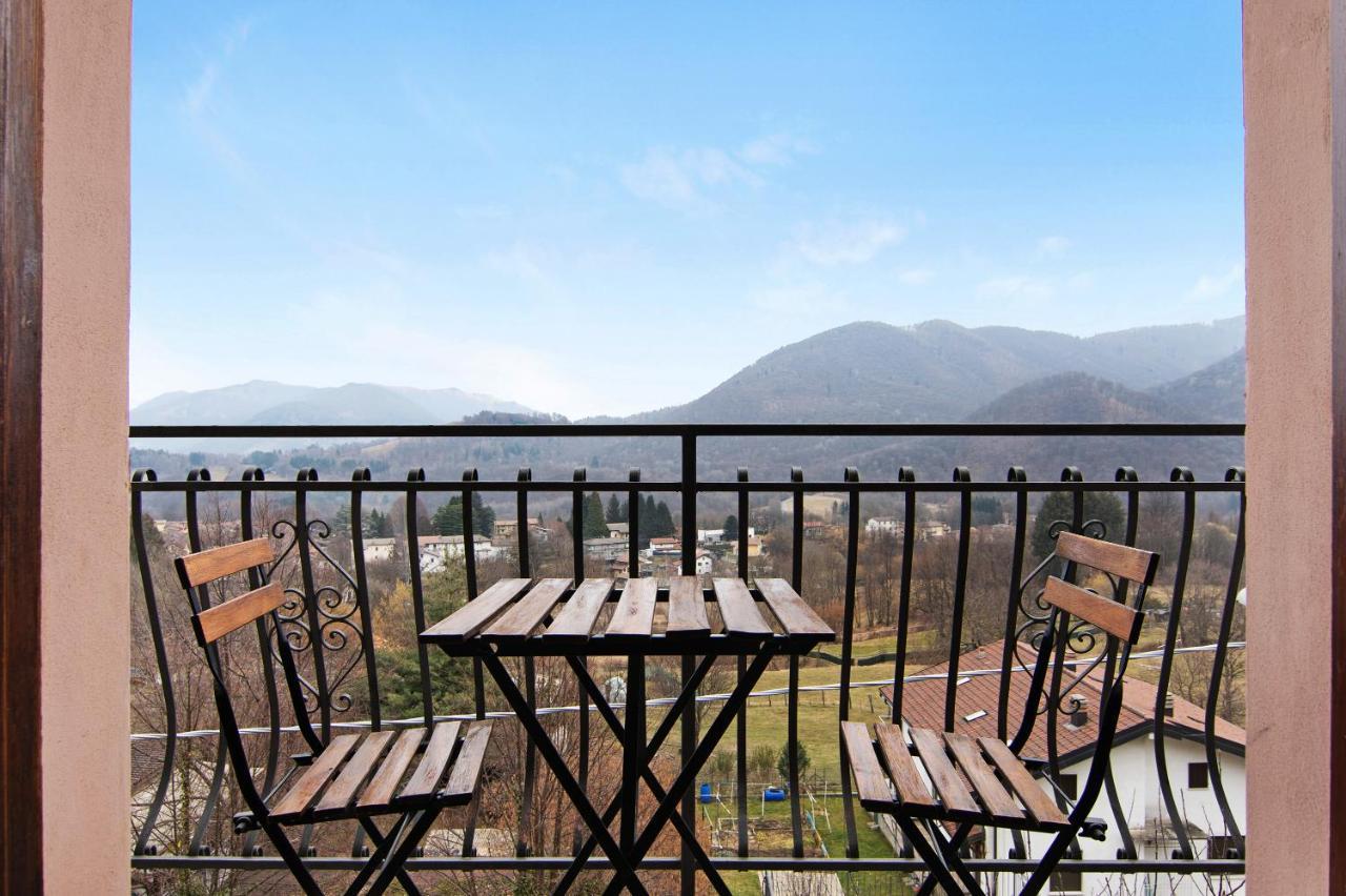 Ferienwohnung La Mansarda Di Eros E Tiziana Lanzo dʼIntelvi Exterior foto