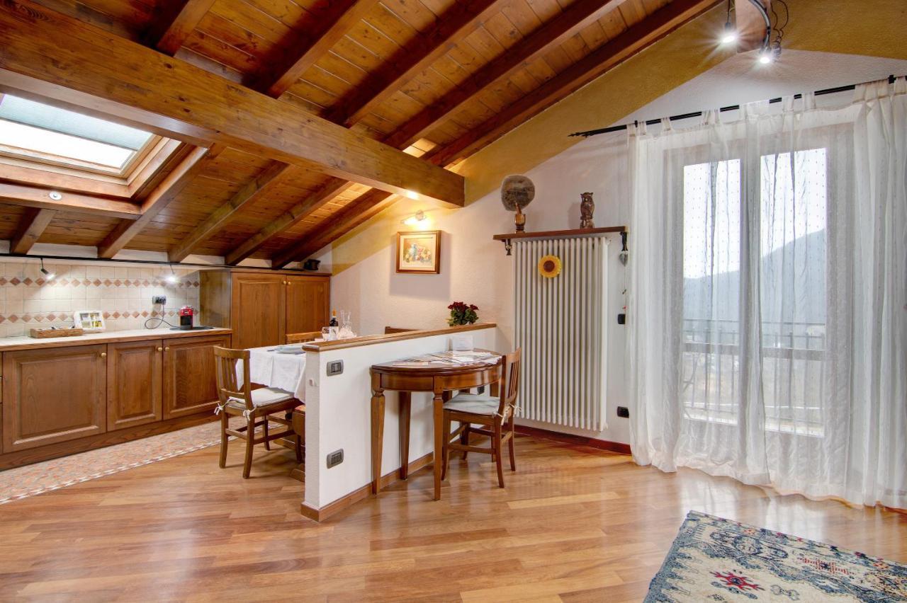 Ferienwohnung La Mansarda Di Eros E Tiziana Lanzo dʼIntelvi Exterior foto