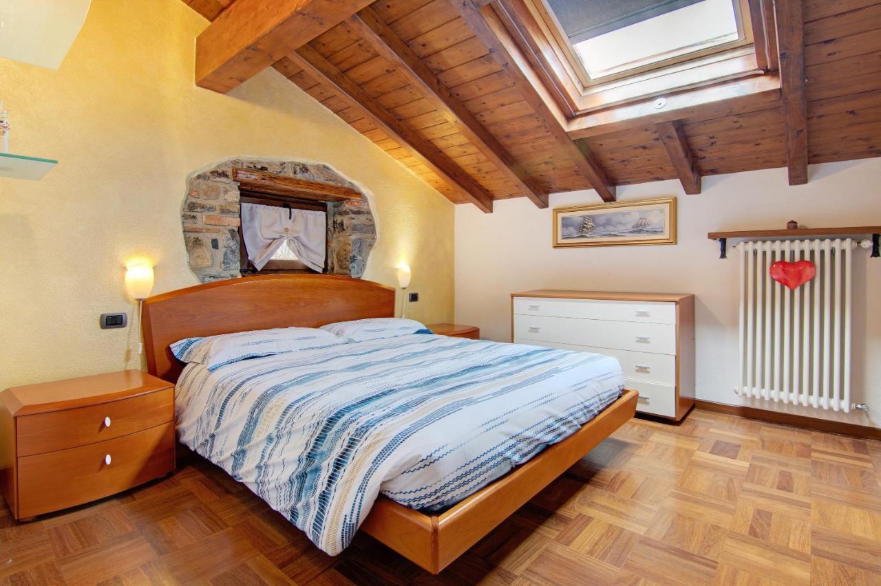 Ferienwohnung La Mansarda Di Eros E Tiziana Lanzo dʼIntelvi Exterior foto