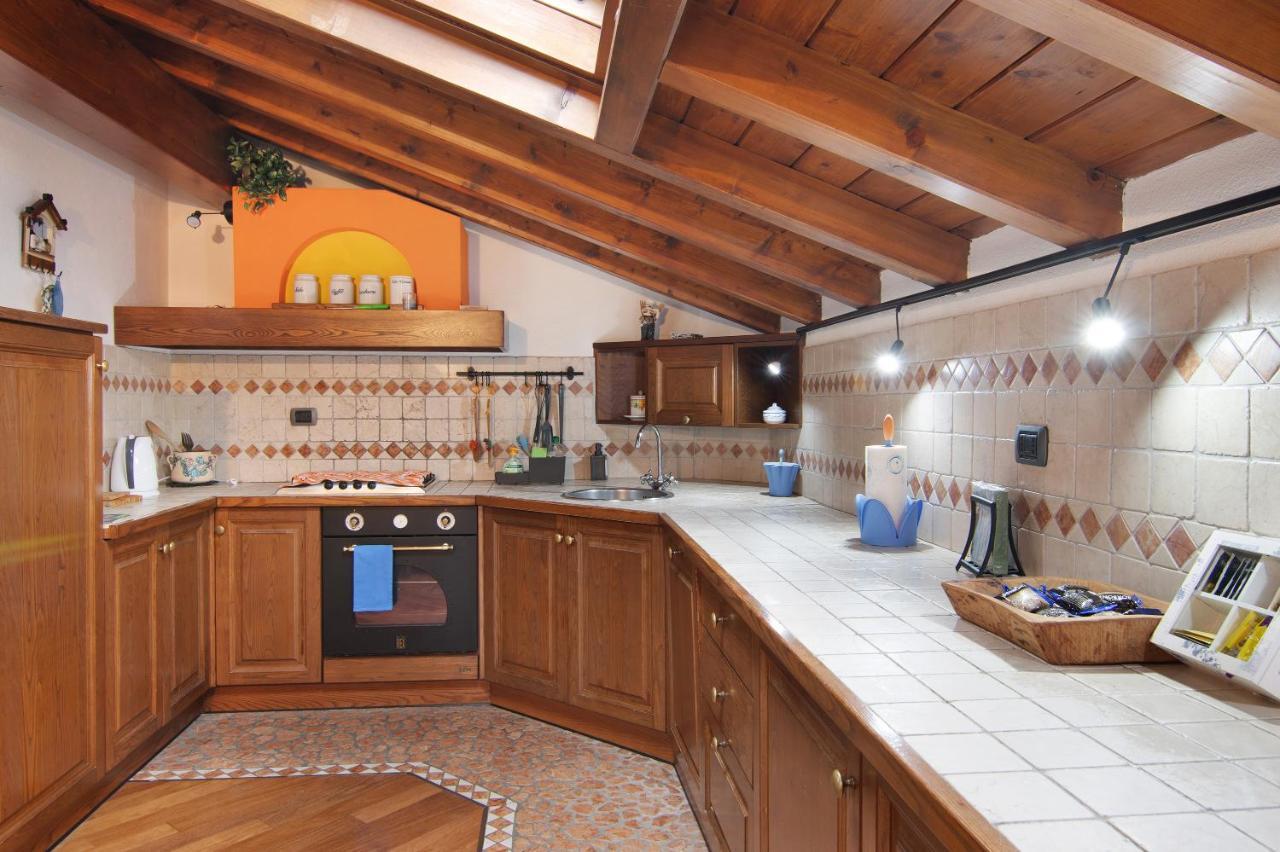 Ferienwohnung La Mansarda Di Eros E Tiziana Lanzo dʼIntelvi Exterior foto