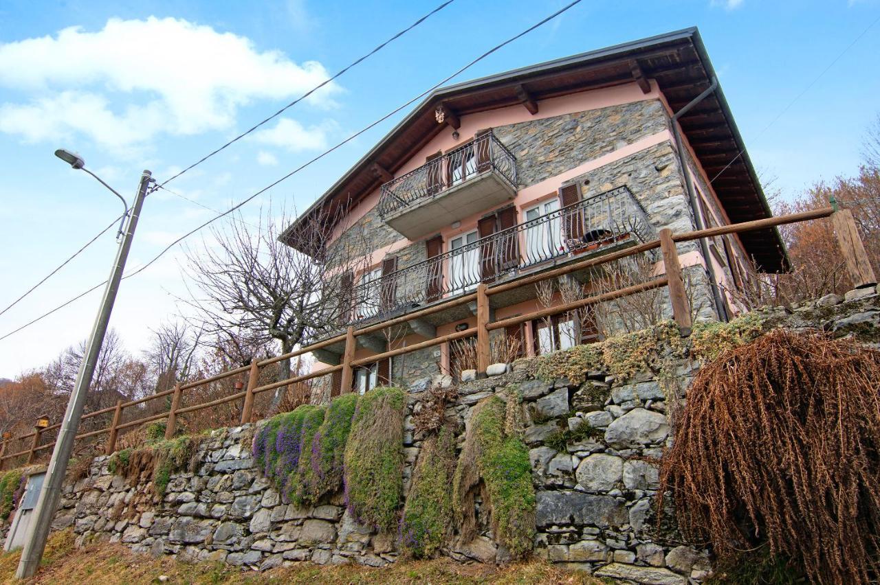 Ferienwohnung La Mansarda Di Eros E Tiziana Lanzo dʼIntelvi Exterior foto