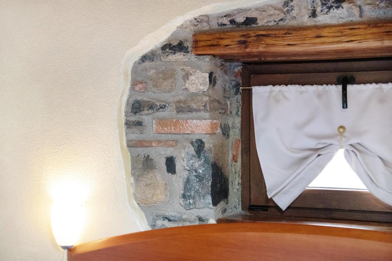 Ferienwohnung La Mansarda Di Eros E Tiziana Lanzo dʼIntelvi Exterior foto
