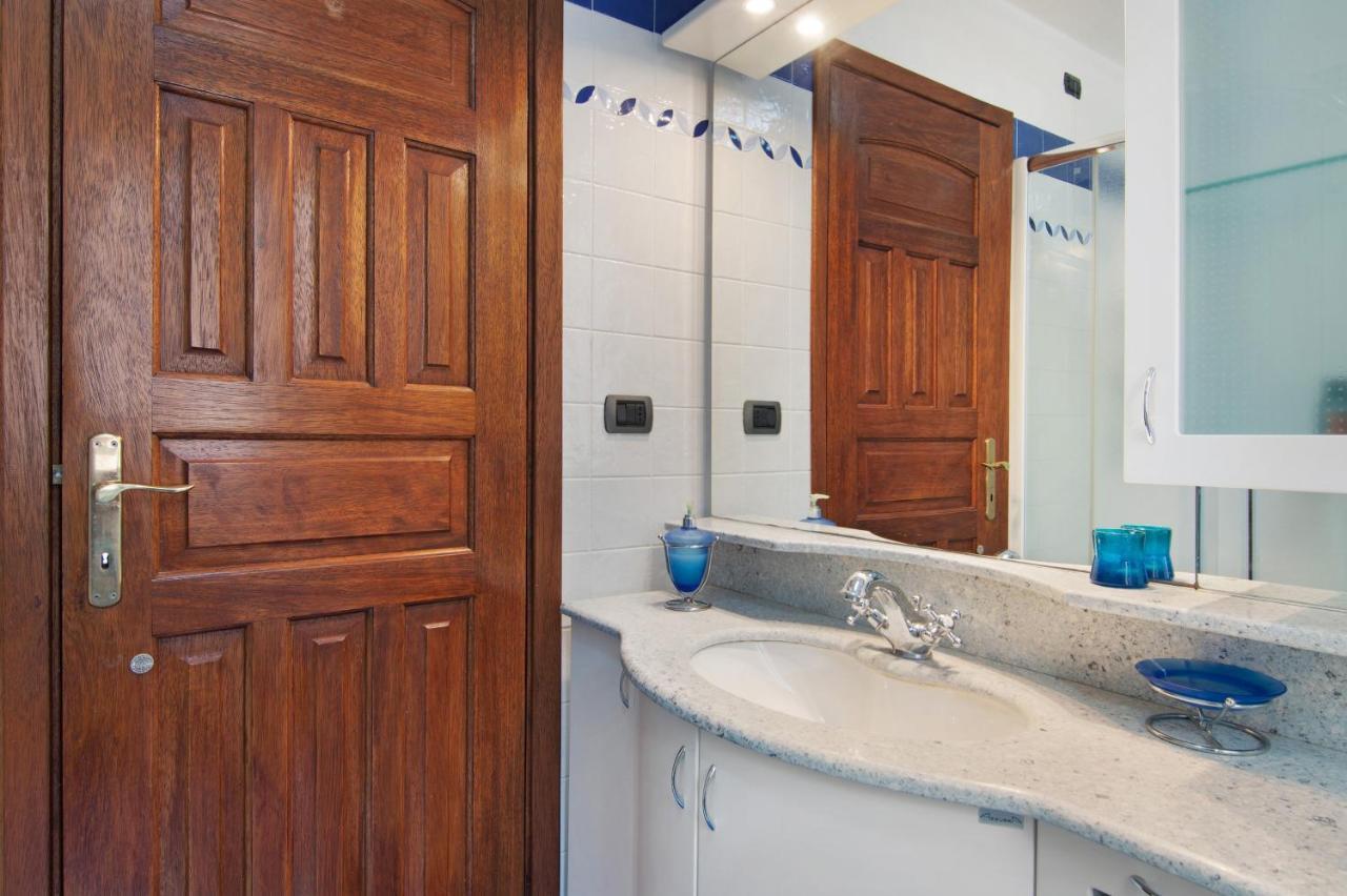 Ferienwohnung La Mansarda Di Eros E Tiziana Lanzo dʼIntelvi Exterior foto