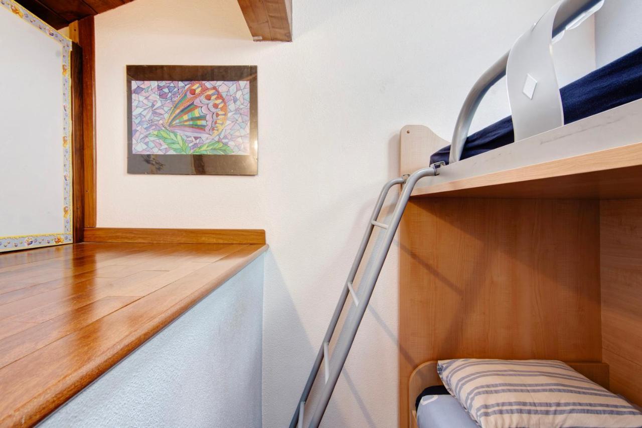 Ferienwohnung La Mansarda Di Eros E Tiziana Lanzo dʼIntelvi Exterior foto